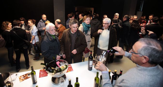 La asociacin de bodegas Provir presenta la aada en la plaza de Abastos de Logroo-13